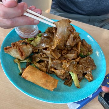 Thai Express - Padseiwoo, daily special for $2 more gets you soda / 2 spring rolls and crab wonton. - Thai Near Me - Oregon City, Oregon