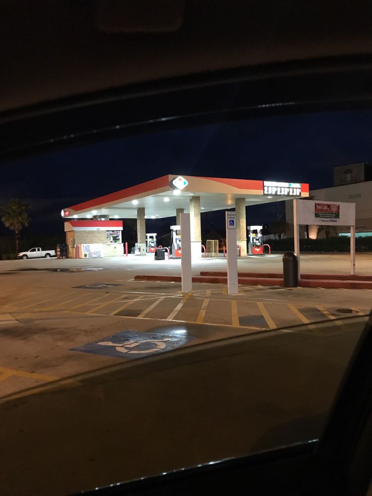 KROGER FUEL STATION Updated June 2024 5730 Seawall Blvd, Galveston