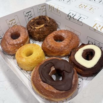 La Rue Doughnut - Classic, vanilla, cornbread, gluten-free, cookie butter, cinnamon roll, and chocolate brioche - Bakeries Near Me - Dallas, Texas La Rue Doughnut - Classic, vanilla, cornbread, gluten-free, cookie butter, cinnamon roll, and chocolate brioche - Bakeries Near Me - Dallas, Texas