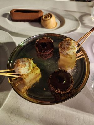 Ducasse sur Seine by null