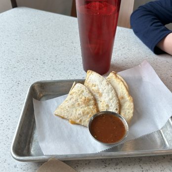 Shedd Aquarium - Cheese quesadillas - Aquariums Near Me - Chicago, Illinois