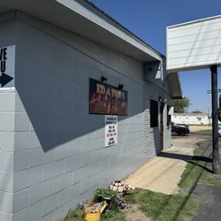 Ed & Tom's Bar B Que - Restaurant
