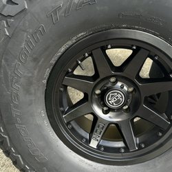 Big John's Tires Plus - Closer look at the beadlock