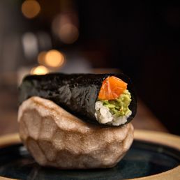 Salmon Avocado Maki