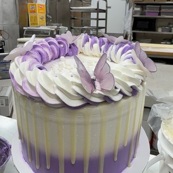 Safa Bakes - Custom Cakes Near Me - Mississauga, Ontario