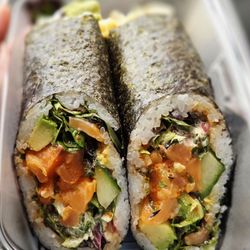 Uwajimaya - Sushi burrito spicy salmon