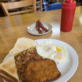 Lucy Kat's Diner - My breakfast with a breaded and fried Pork Tenderloin, two Fried Eggs over easy, Hashbrowns, White Toast, and the extra Bacon . - Diners Near Me - Roanoke, Virginia