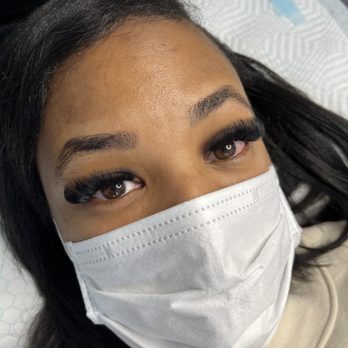 Sina's Blinks - Volume set - Eyelash Service Near Me