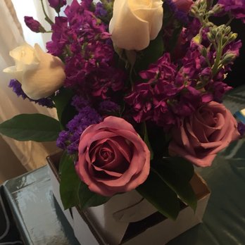 Designs By Guzzardos - Florists Near Me - Milwaukee, Wisconsin