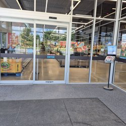 ALDI - Entrance
