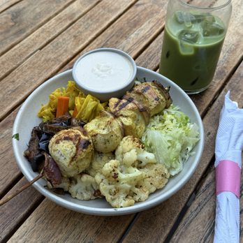 LEORA - Chicken Shawarma Bowl - Breakfast & Brunch Near Me - Beverly Hills, California