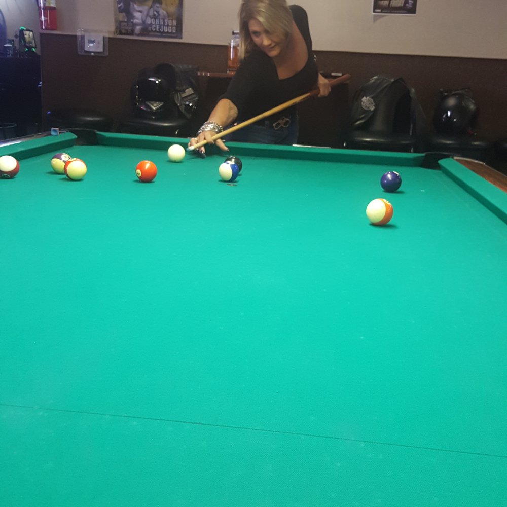 Shooters Hemet - Nice tables and good atmosphere. - Sports Bars Near Me - Hemet, California