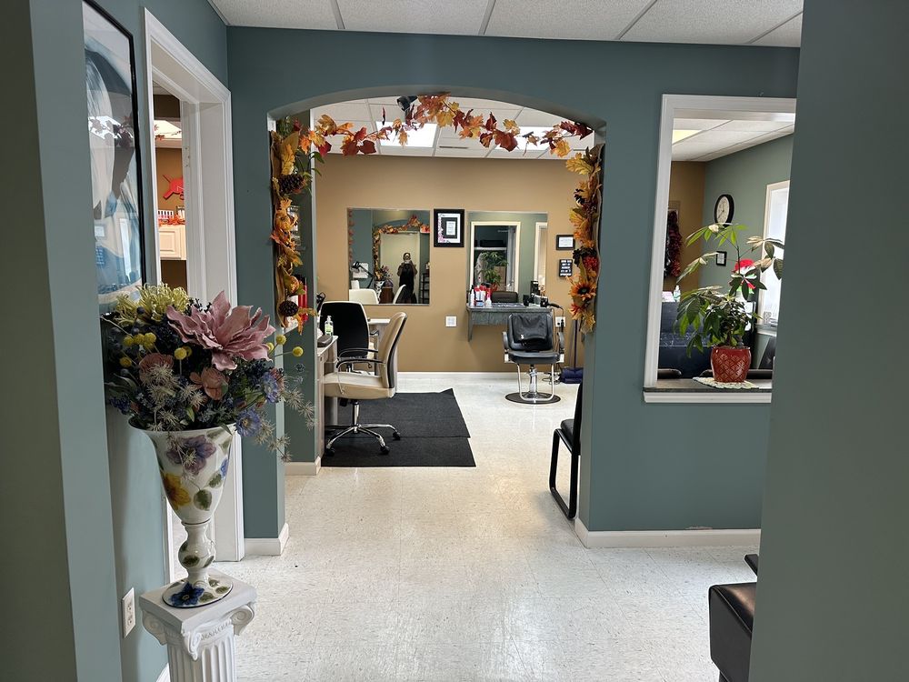 Sandra's Salon Logo