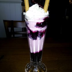 The Star - Blueberry Sundae (Strawberry Ice Cream in place of Vanilla because they ran out)
