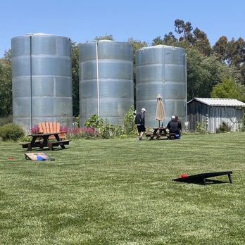 Parr - Wine Tasting Room Near Me - Cambria, California