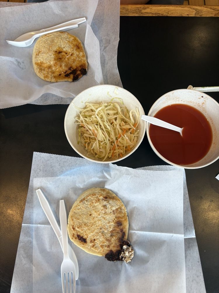 Pupuseria Doña Azucena