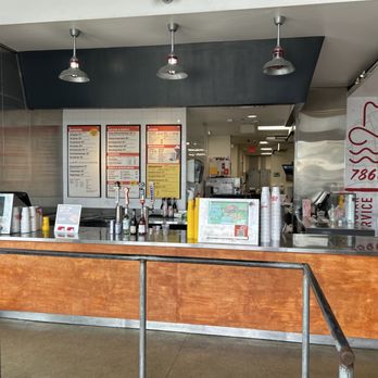 Hat Creek Burger Company - Burgers Near Me - Round Rock, Texas