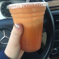 Fresh Vibes - Loving the quick and polite service! I got the Great Vibes juice and it's wonderful! Not too pricey either, $6 for a 16 oz.