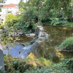Waterside Wine Bar - Waterfall below the patio tables