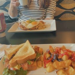 Waffles Incaffeinated - South Side - Country Benedict