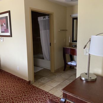 Hampton Inn Lincoln - King bathroom - Hotels Near Me - Lincoln, Illinois Hampton Inn Lincoln - King bathroom - Hotels Near Me - Lincoln, Illinois