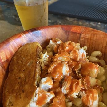 Happy Basset Brewing - Buffalo Chicken over Mac and beer cheese - Breweries Near Me - Topeka, Kansas Happy Basset Brewing - Buffalo Chicken over Mac and beer cheese - Breweries Near Me - Topeka, Kansas