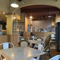 Willow Cafe Bakery - The ambient