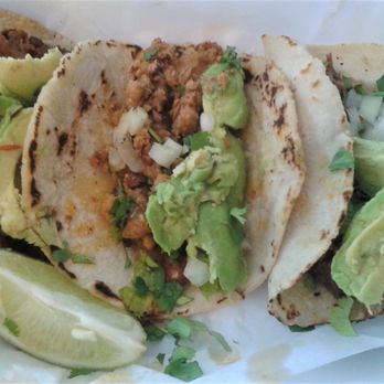 Mis Antojitos Mexicanos - Asada, Barbacoa, and Pastor Tacos with addition of avocado - Food Trucks Near Me - Brandon, Florida