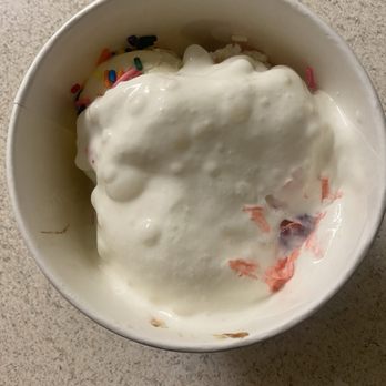 Baskin-Robbins - 3 scoop sundae w vanilla Jamocha and strawberry cheesecake - Ice Cream & Frozen Yogurt Near Me - Van Nuys, California