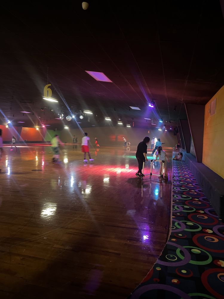 Hot Wheels Skating Center Logo