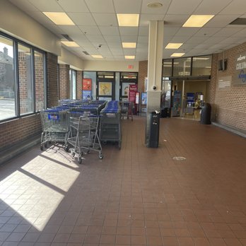 Kroger Food and Pharmacy - empty shopping carts - Grocery Near Me - Columbus, Ohio Kroger Food and Pharmacy - empty shopping carts - Grocery Near Me - Columbus, Ohio