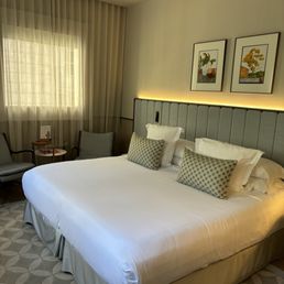 Quiet tucked away room! Quiet tucked away room!