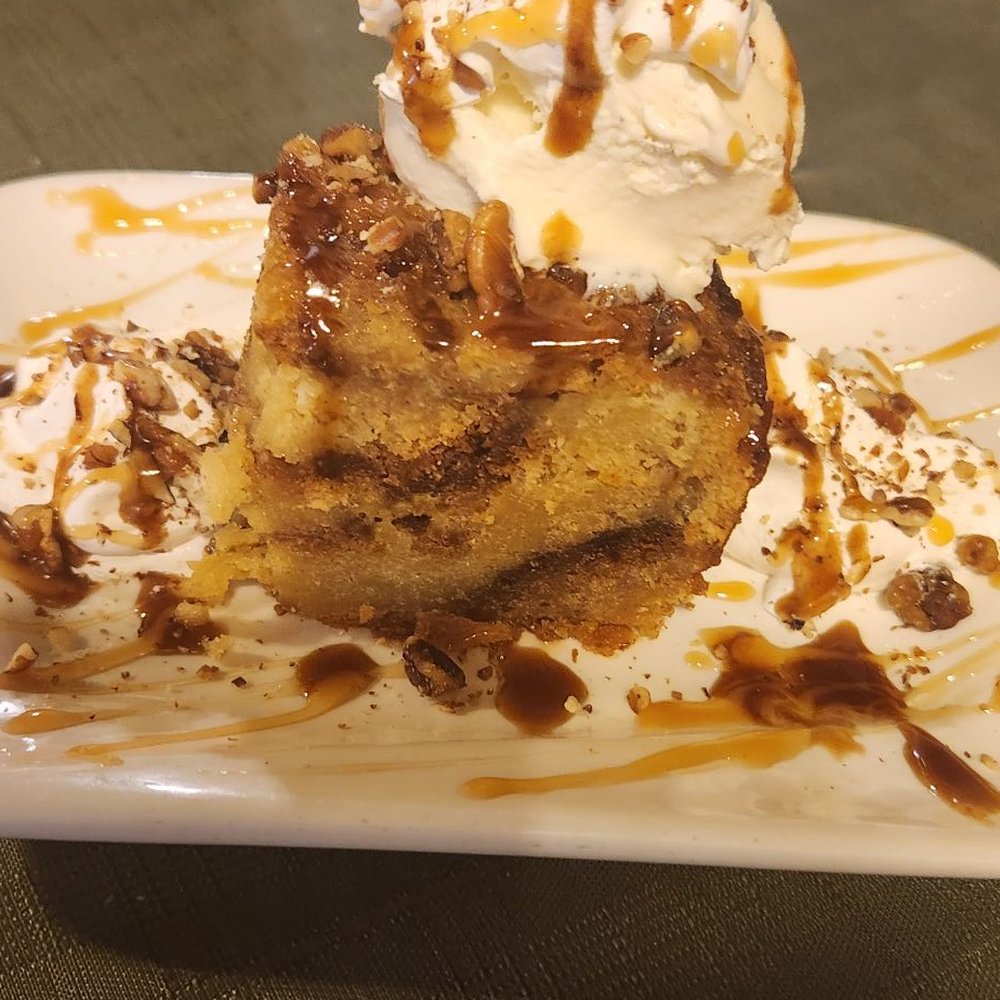 Fat Cat Lounge and Cafe - Bread pudding a la mode - Wine Bars Near Me - Smithville, Texas