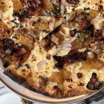 V Pizza - Flyin Hawaiian pizza - Pizza Near Me - Orlando, Florida V Pizza - Flyin Hawaiian pizza - Pizza Near Me - Orlando, Florida