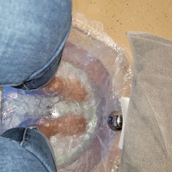 Pink Mi Up - Soaking - Nail Salons Near Me - Chicago, Illinois