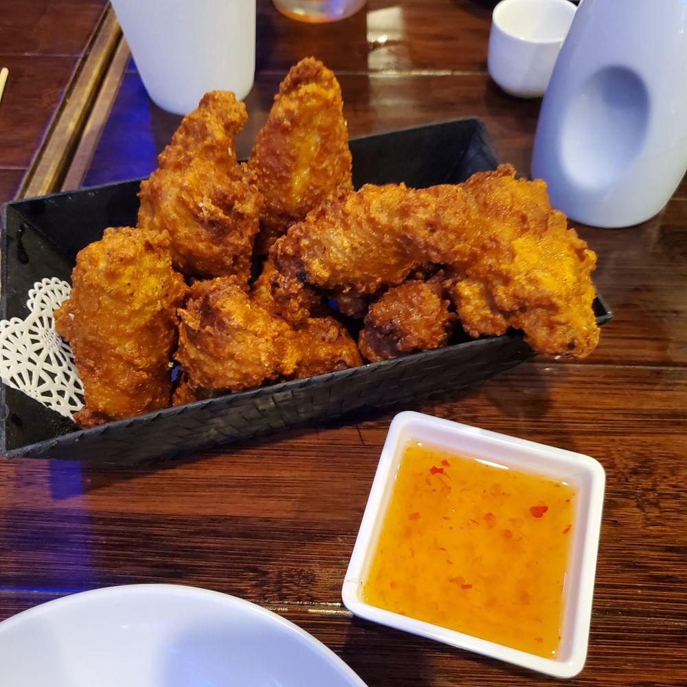 fried chicken wings (sweet chili sauce) fried chicken wings (sweet chili sauce)