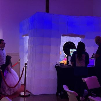 Cielo Photo Booth - Photo Booth - Photo Booth Rentals Near Me Cielo Photo Booth - Photo Booth - Photo Booth Rentals Near Me