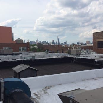 Berry Park - Rooftop patio with the view - New American Near Me - Brooklyn, New York Berry Park - Rooftop patio with the view - New American Near Me - Brooklyn, New York