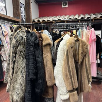 American Vintage - Used, Vintage & Consignment Near Me - Los Angeles, California American Vintage - Used, Vintage & Consignment Near Me - Los Angeles, California