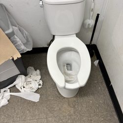 Dirty dirty rr after an employee used it