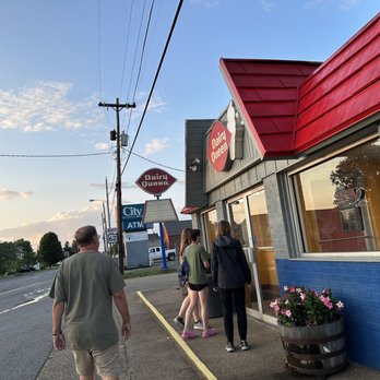 Dairy Queen Store - Entrance - Ice Cream & Frozen Yogurt Near Me - Point Pleasant, West Virginia