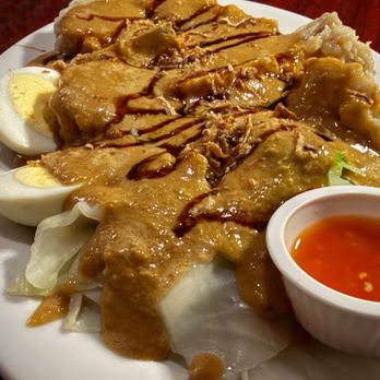 Bali Cafe Indo - Siomay Bandung. The plate is large, full of good steamy siomay. The peanut sauce is delicious. - Indonesian Near Me - Las Vegas, Nevada Bali Cafe Indo - Siomay Bandung. The plate is large, full of good steamy siomay. The peanut sauce is delicious. - Indonesian Near Me - Las Vegas, Nevada