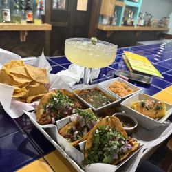 Los Agaves - Birria tacos
