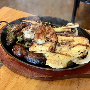 El Cuscatlan Restaurant - Churrasco plate 2/2 (steak, shrimp, chicken, and chorizo) - Salvadoran Near Me - Hercules, California