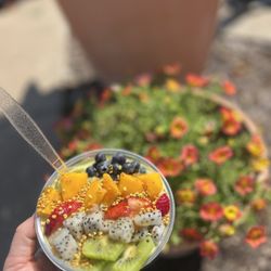 Smalls Acai Bowls - "013" w/ added kiwi + dragonfruit + bluebs + local bee pollen