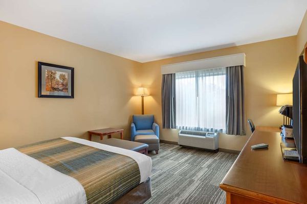 Best Western Plus University Park Inn & Suites by null