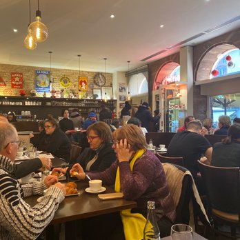 Cafe de L'ill - Busy New Years Morning - Cafes Near Me - Strasbourg, 67