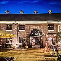 Ulele exterior, patio bar, outdoor dining, courtyard seating.