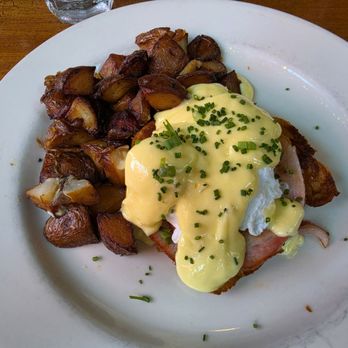 Fume Bistro & Bar - Eggs Benedict - Bars Near Me - Napa, California Fume Bistro & Bar - Eggs Benedict - Bars Near Me - Napa, California