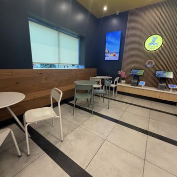 Wushiland Boba - Not one customer stuck around due to the heat - Bubble Tea Near Me - Alhambra, California Wushiland Boba - Not one customer stuck around due to the heat - Bubble Tea Near Me - Alhambra, California